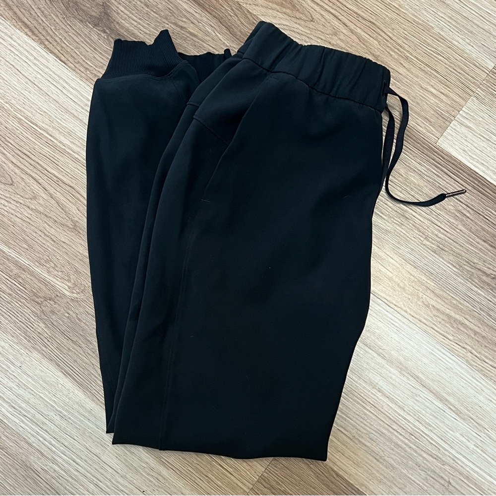 LIKE NEW lululemon pocketed joggers